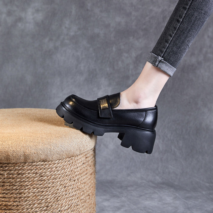 Dame Chunky Platform Slipper med stilfuldt rem-detalje Stilla
