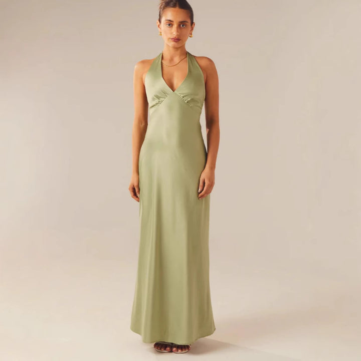 Dame Maxikjole med elegant halterneck-design og figurskærende snit Stilla