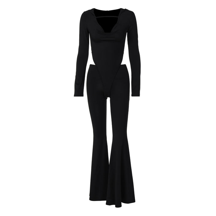 Dame figurtilpasset jumpsuit med innovativt cut-out-design og elegant hættemateriale Stilla