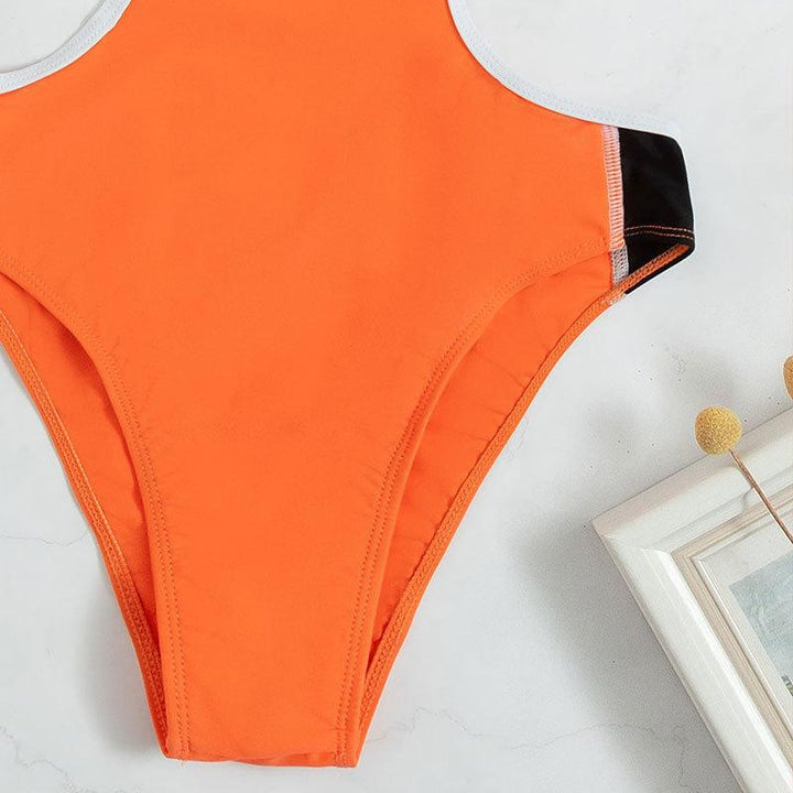 Dame Sporty One-Piece Badedragt med moderne Cut-Outs og kropsnær design Stilla