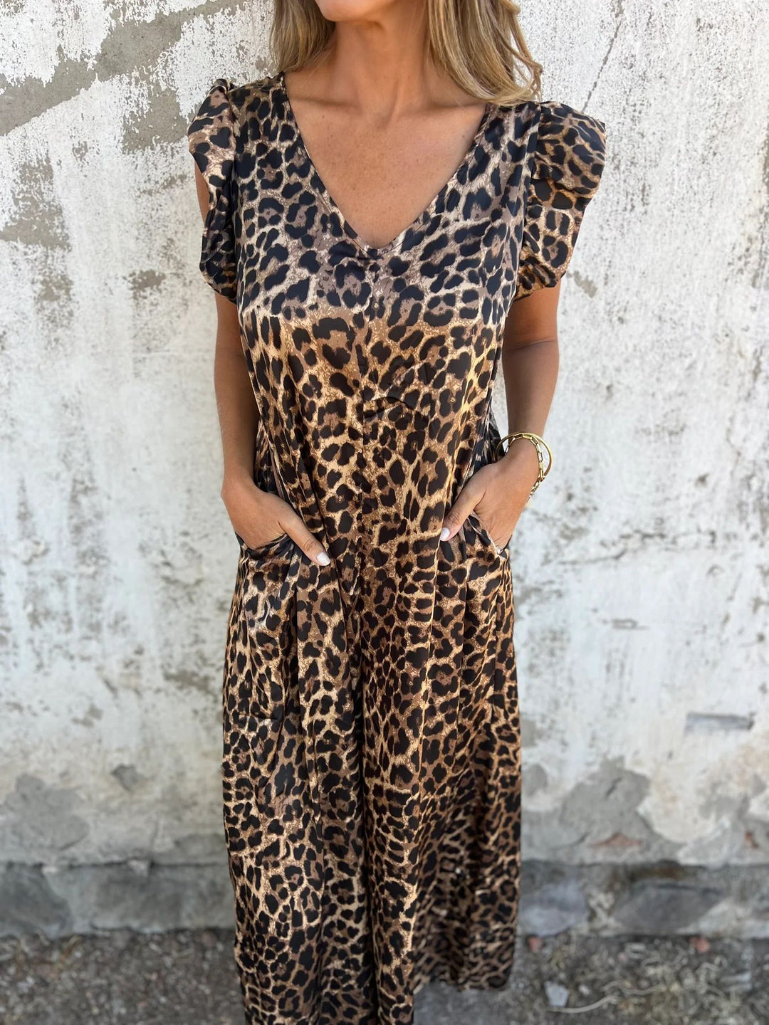 Dame Let maxi kjole i moderigtigt leopardprint med sidelommer Stilla