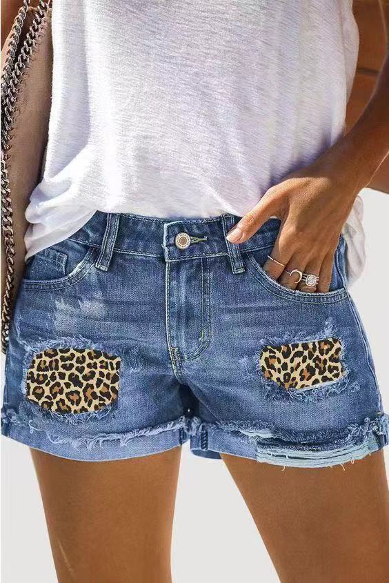 Dame Jeans-shorts med modische Leo-patches og afslappet destroyed-look Stilla