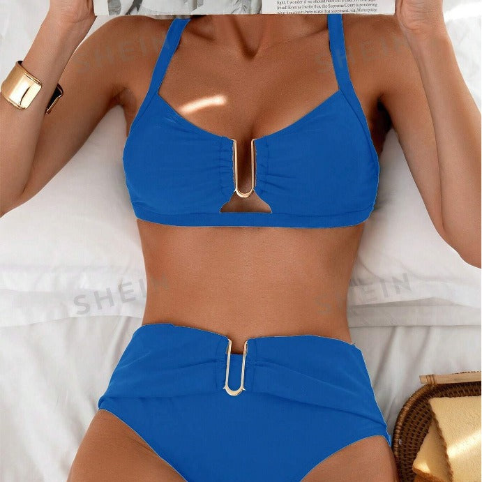 Damehøjskåret bikini med moderne cut-out og gyldne detaljer Stilla