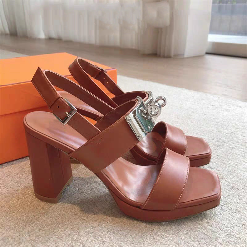 Femme Blokhæl Slide Sandaler med dekorativt spænde-detalje Stilla