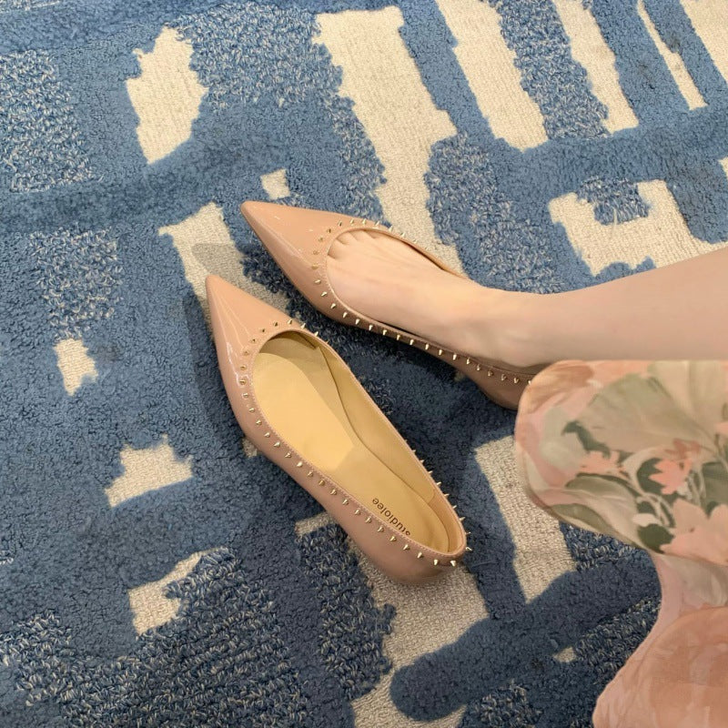 Dame Smarte Spidse Ballerina Flade med dekorative Nitteraccenter Stilla