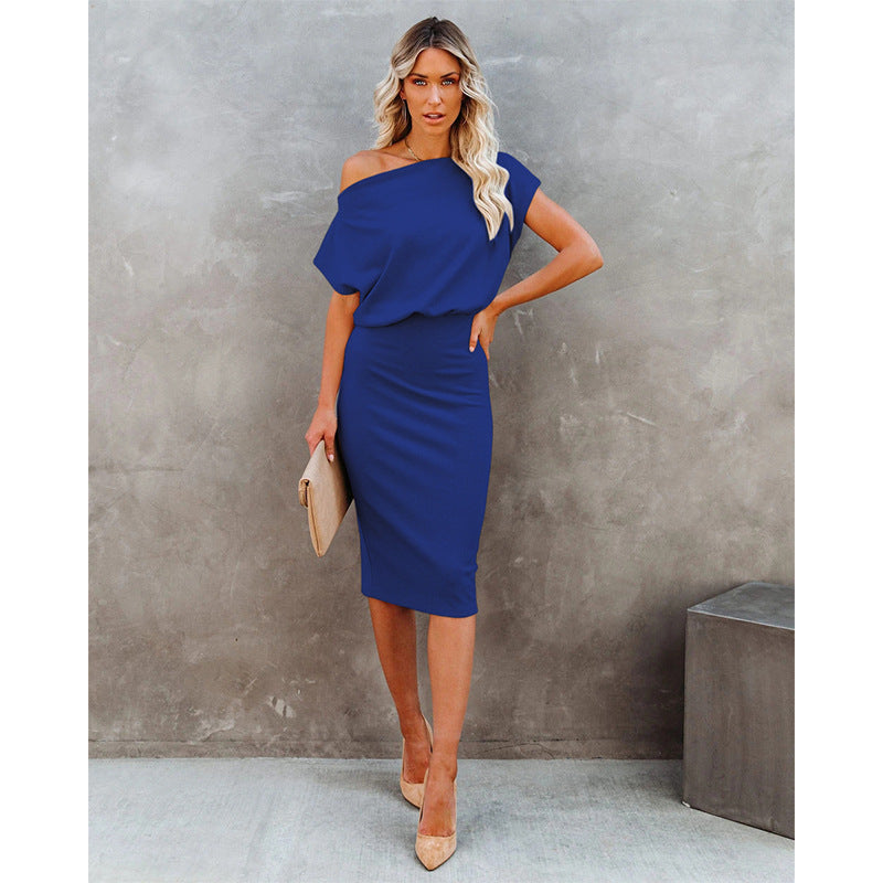Dame Off-Shoulder Kjole i let strikstof med figursyet snit Stilla
