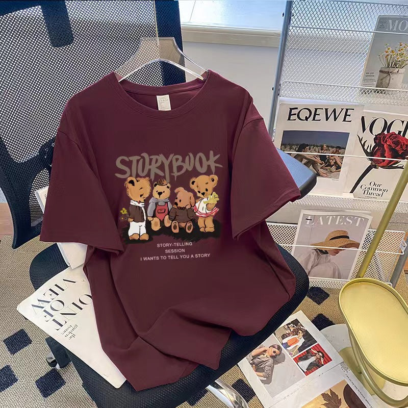 Dame T-shirt med legesygt bjørnemotiv og kunstnerisk tryk Stilla