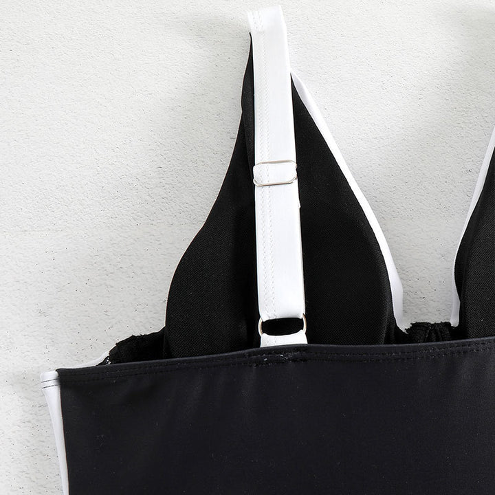 Dame one-piece badedragt med stilfuldt geometrisk design Skovae