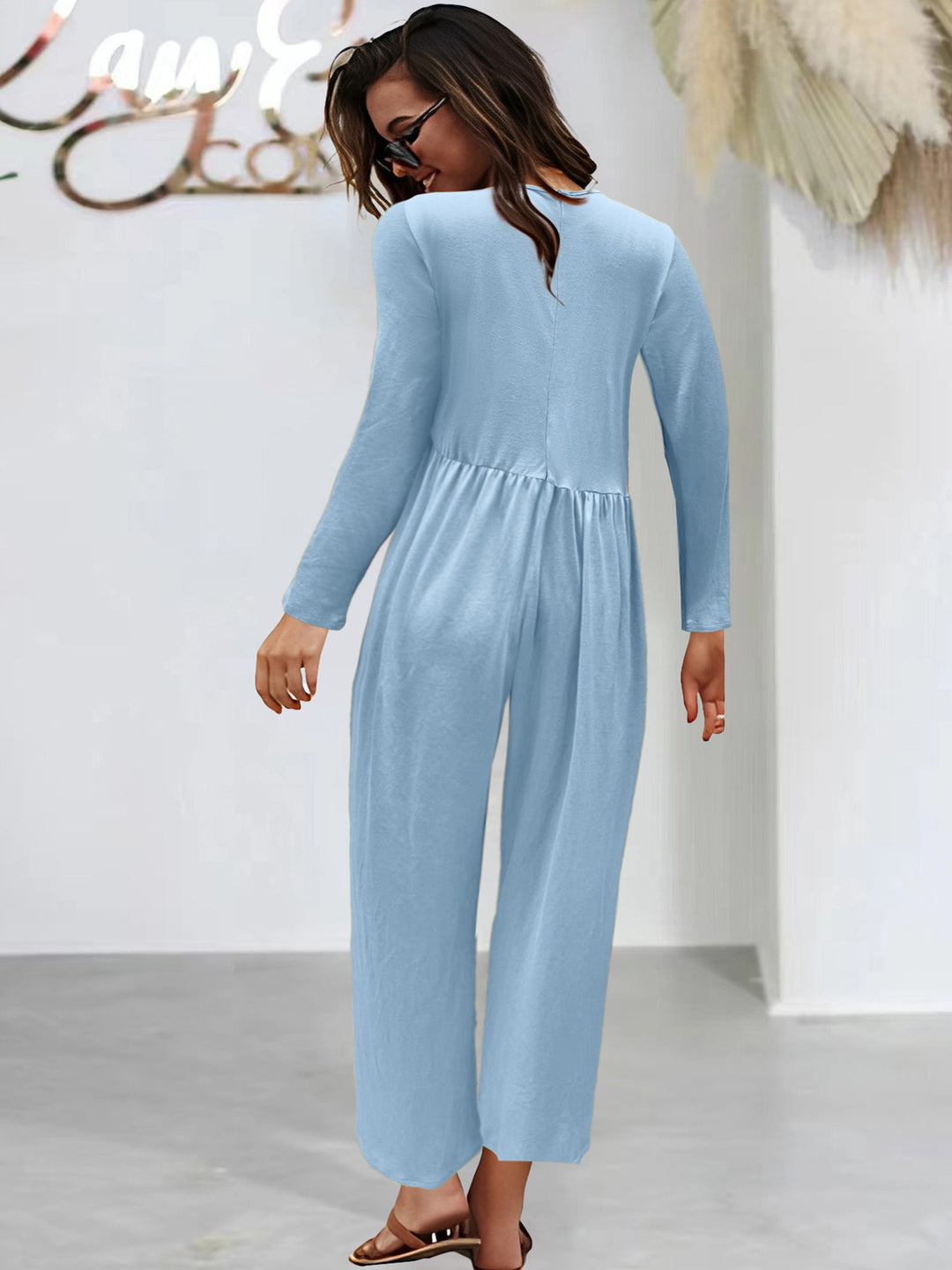 Dame mode jumpsuit med glitrende overdel og vidt skåret ben Stilla