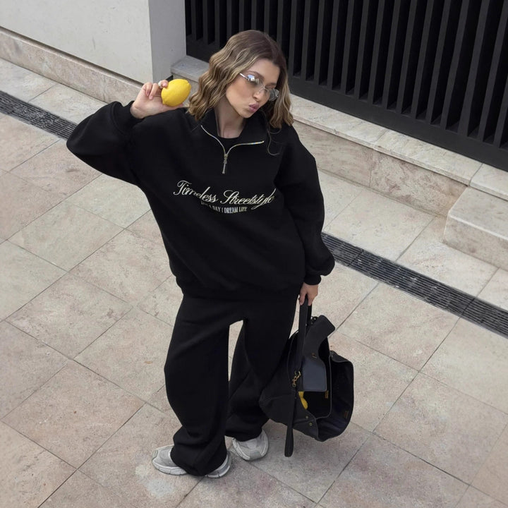 Kvindernes sporty hoodie med opretstående krave og lynlås Skovae