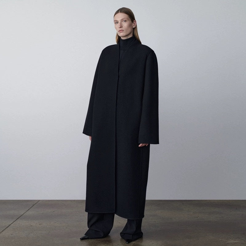 Kvinderens oversized trenchcoat lavet af høj kvalitets uldblanding Stilla