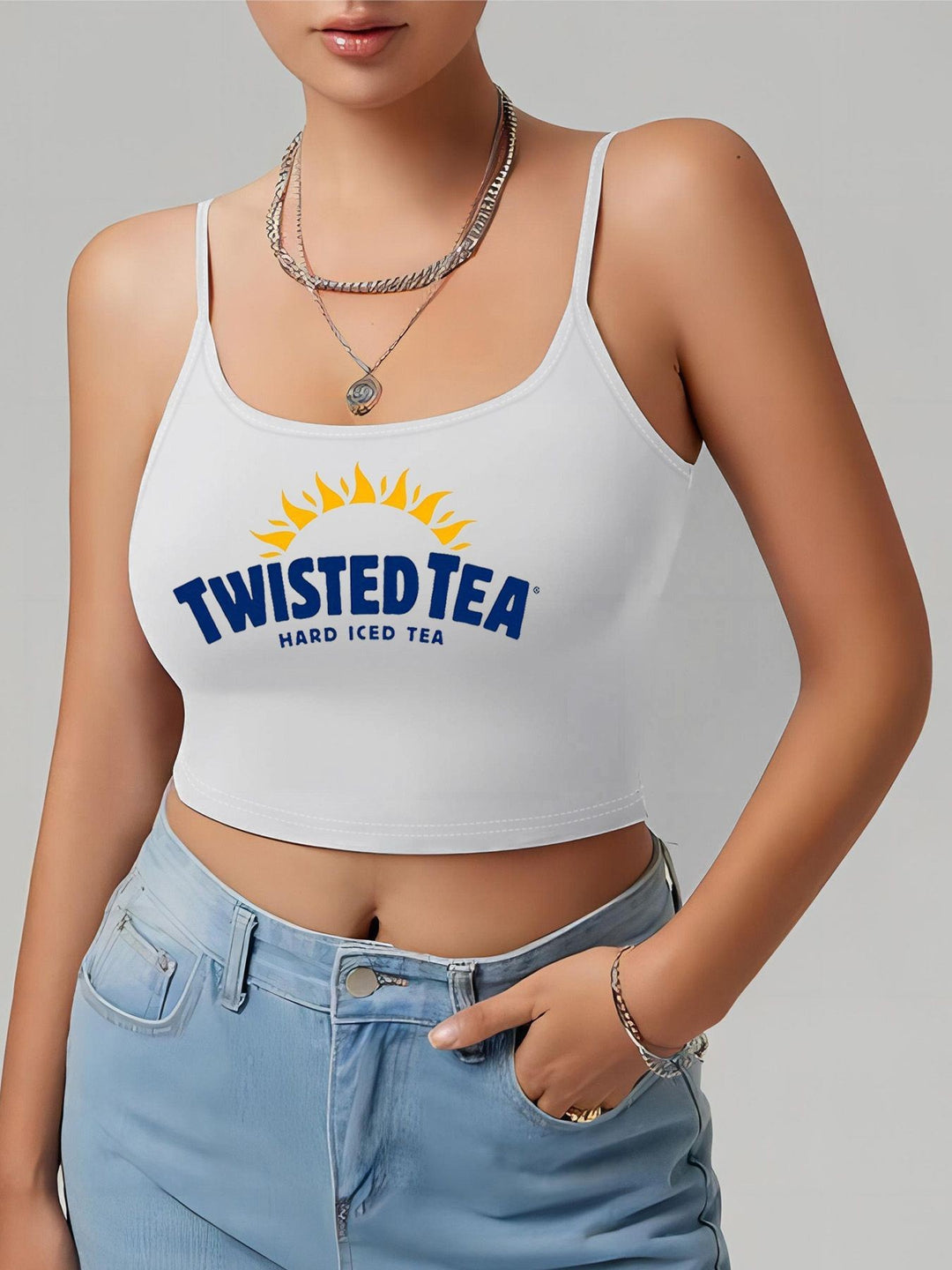 Dame Crop-Top med kreativ tekst og fine stropper Skovae