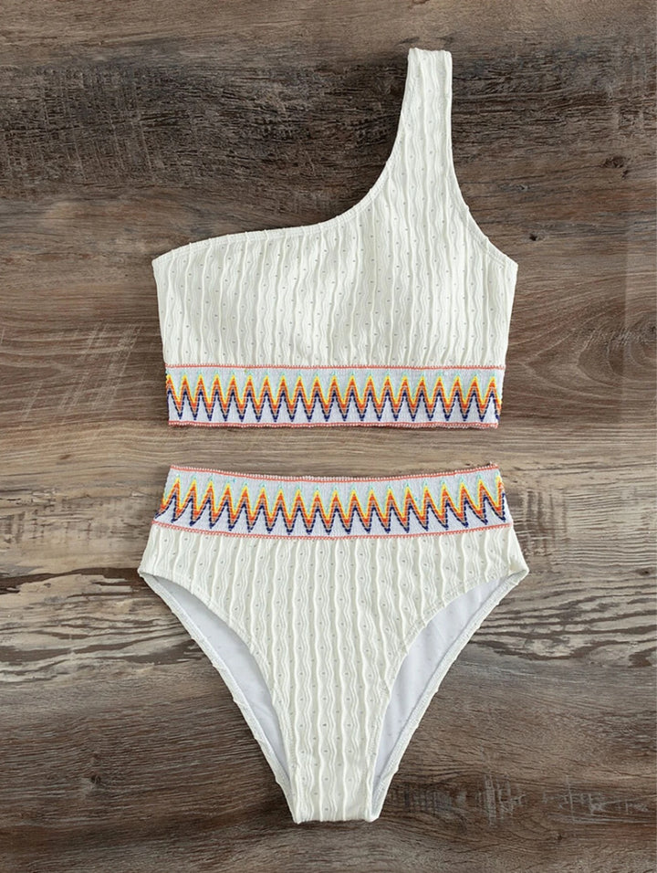 Dame Crop-Top Bikini med asymmetrisk snit og farverigt design Stilla