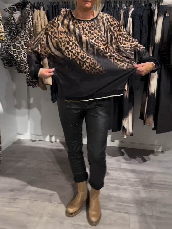 Dame top med dyreprint og elegant snit Stilla