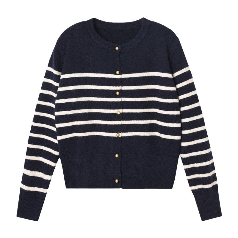 Dames stribet cardigan lavet af fint materiale med guldknapper Stilla