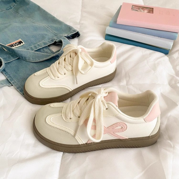 Dame Sneakers i sporty-elegant design med mode accenter Stilla