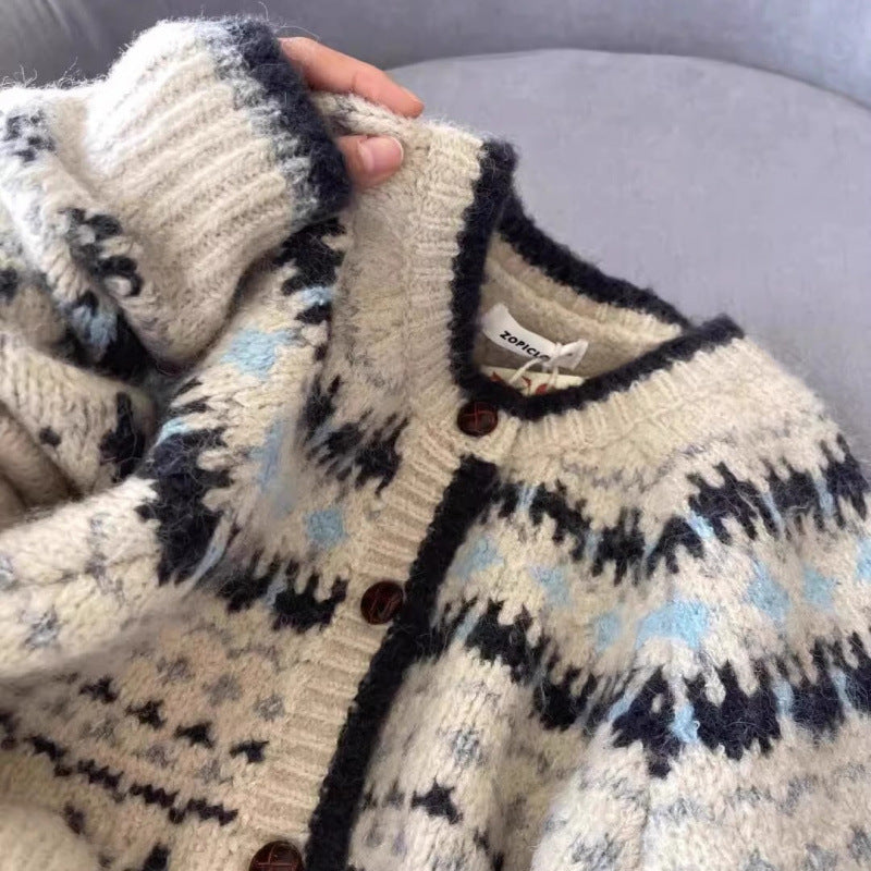 Kvinders cardigan med traditionelt norsk mønster og knapper af høj kvalitet Stilla