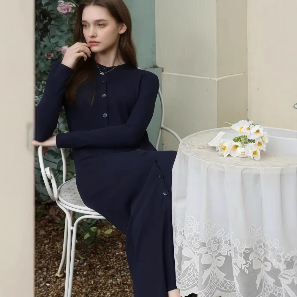 Dame langærmet kjole med gennemgående knaplukning og elegante detaljer Stilla