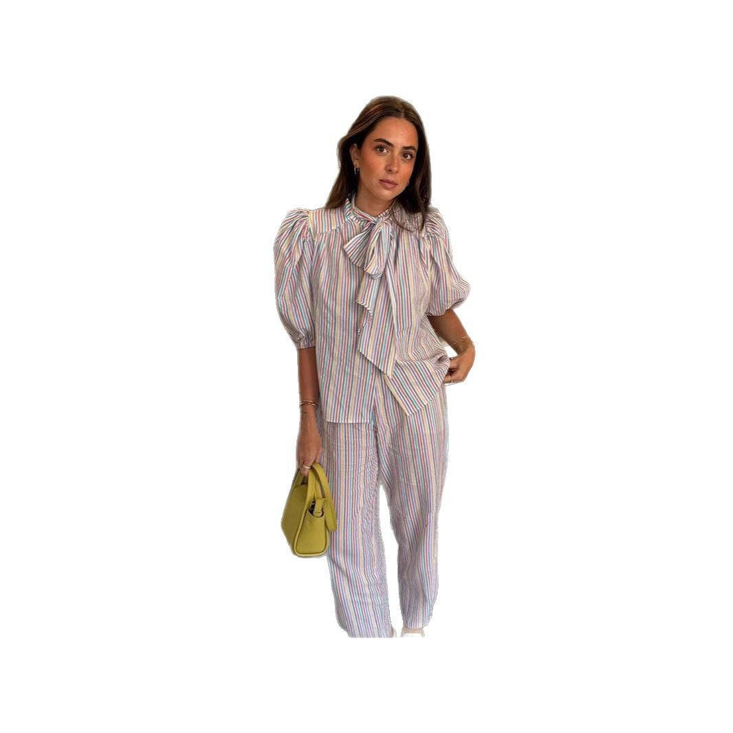 Dame bluse- og bukse-sæt med raffinerede ruffles detaljer Stilla