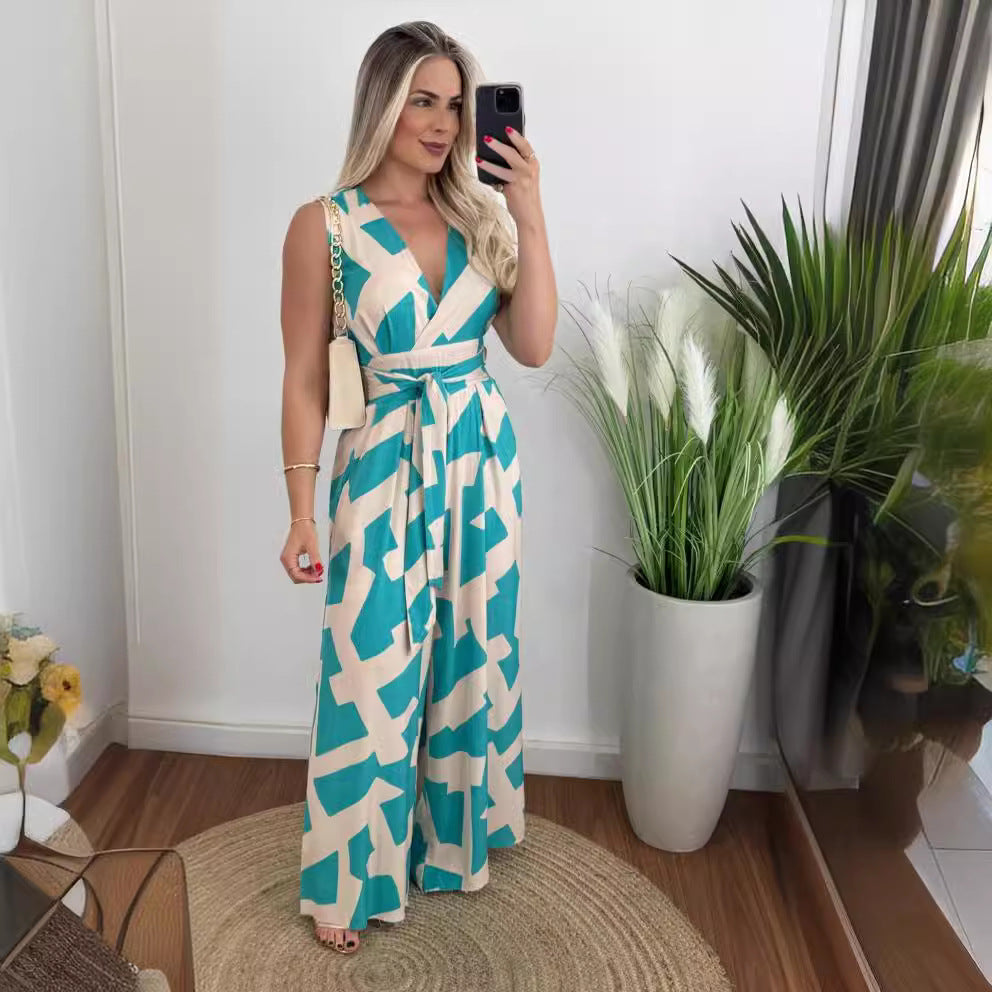 Kvinders jumpsuit med dyb V-udskæring og elegant talje Skovae