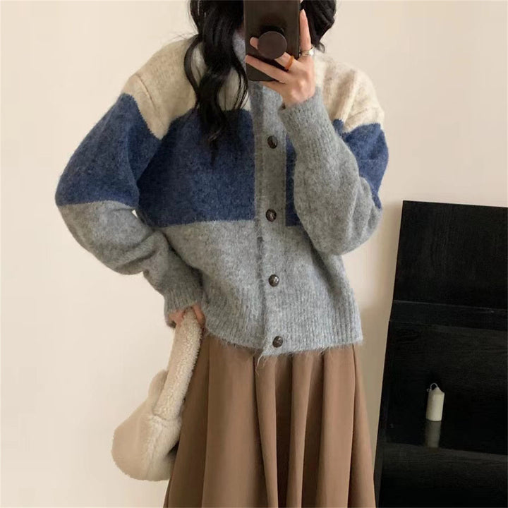 Dame chunky strik cardigan med knaplukning og trendy farveblok design Stilla