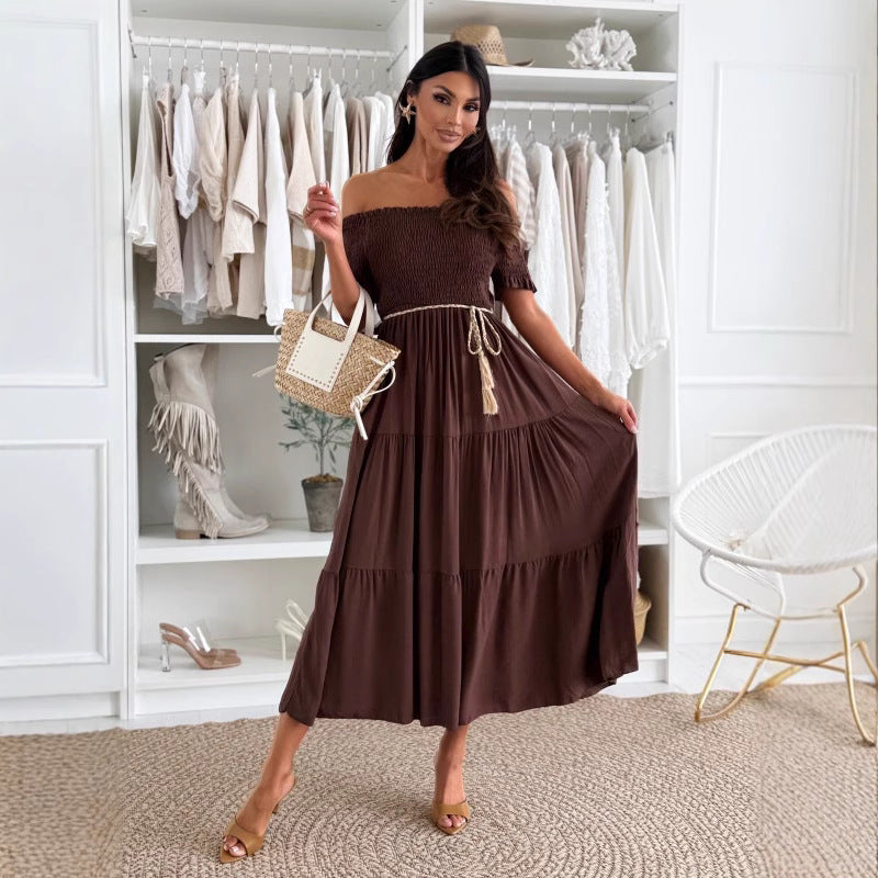 Dame Off-Shoulder Maxi-Kjole med rynket overdel og lagdelt nederdel Stilla