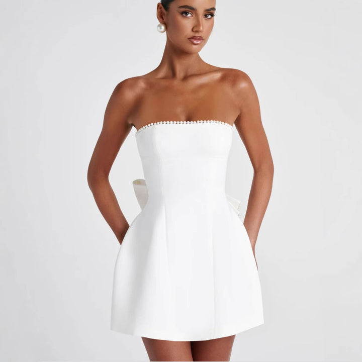 Dame minikjole med elegant bustier-overdel og trendy ruffle-detaljer Stilla