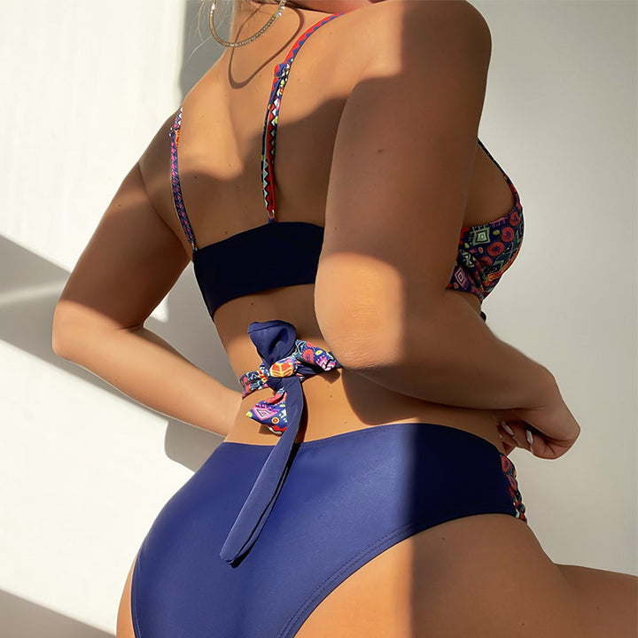 Dame Triangel-Bikini med raffinerede geometriske trykdetaljer Skovae