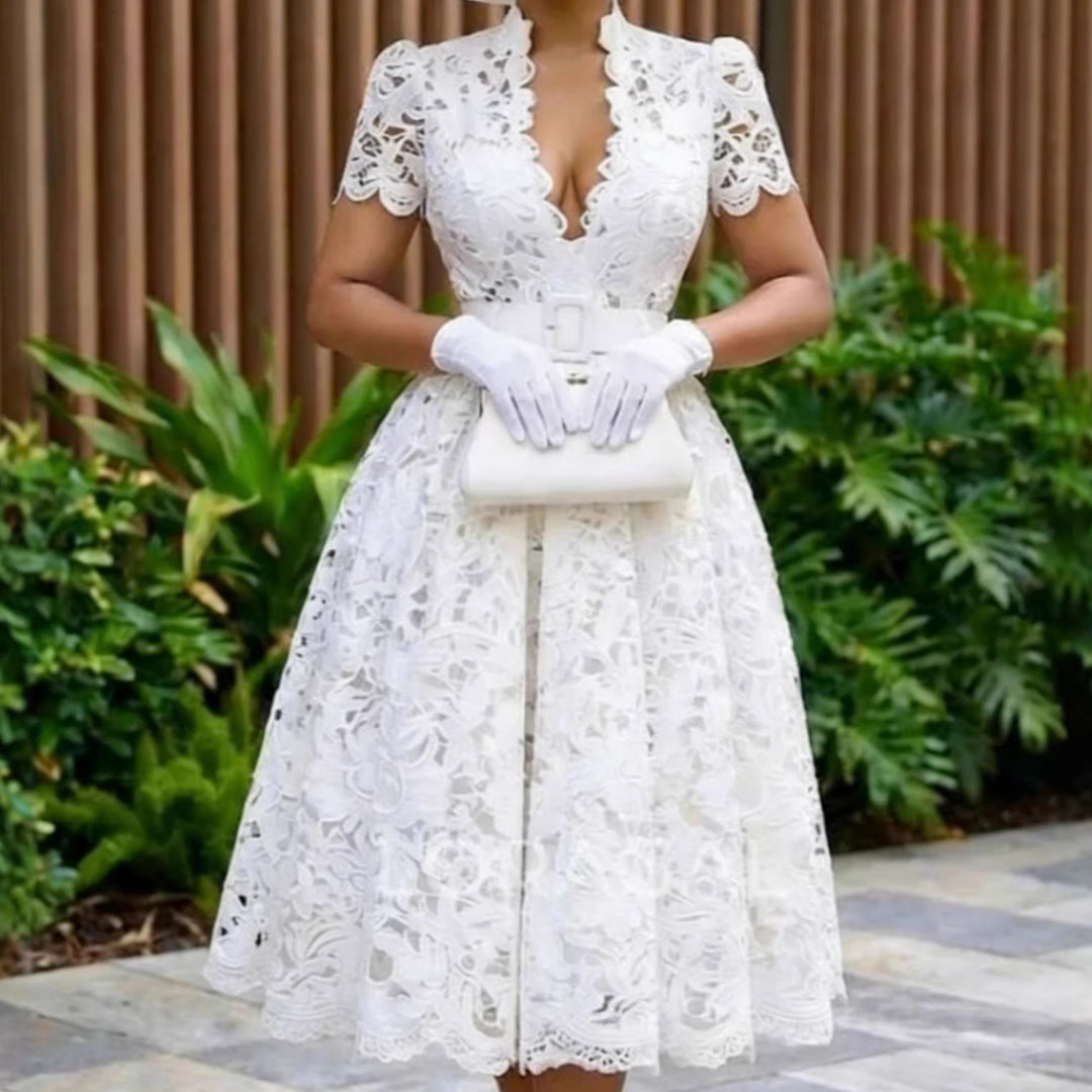 Dame Spids-Midi-Kjole med elegant V-udskæring og vintage ruffles detaljer Skovae