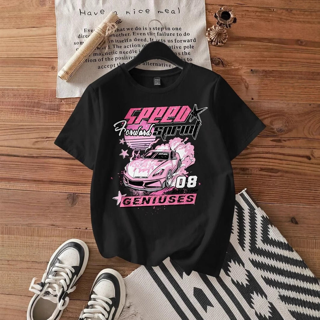 Dame T-shirt med kreativ bilmotiv og urbant skrift Skovae