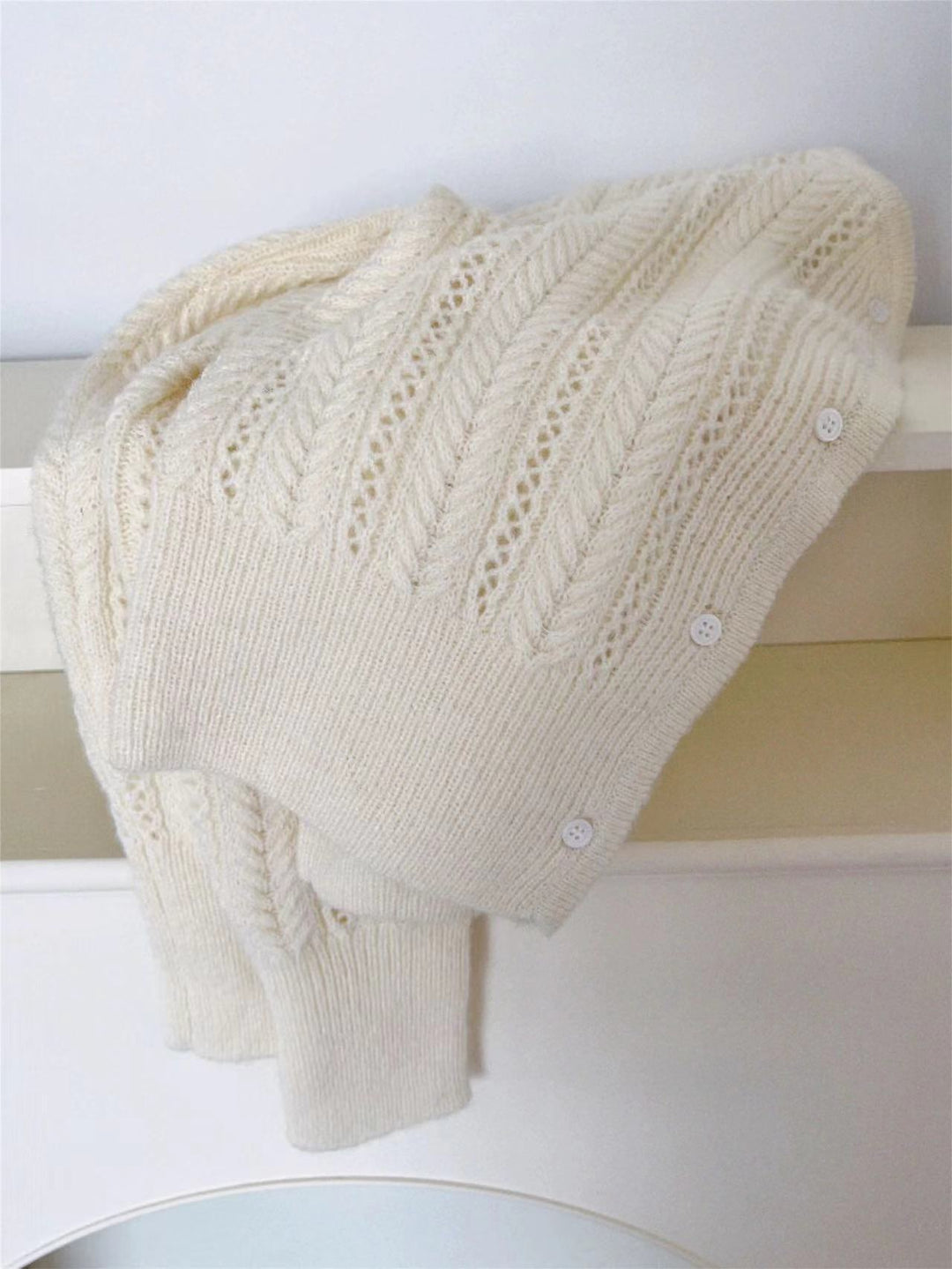 Kvinders cardigan med delikat mønster og knapdetaljer Stilla