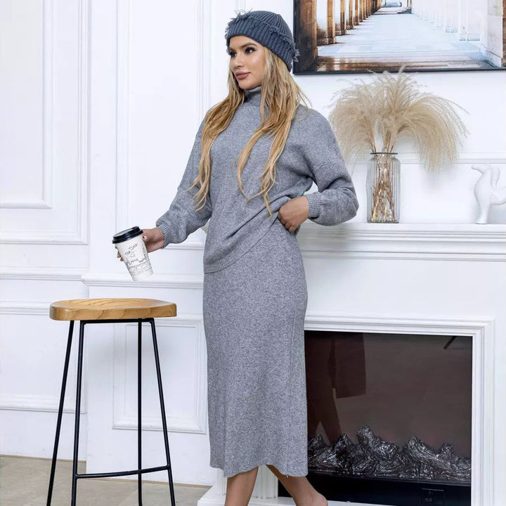 Dame sæt bestående af bluse og nederdel med høj krave og elegante sideåbninger Stilla