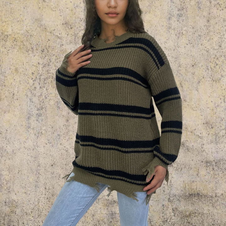 Dame oversized strikket sweater med trendy stribemønster og frynse detaljer Stilla