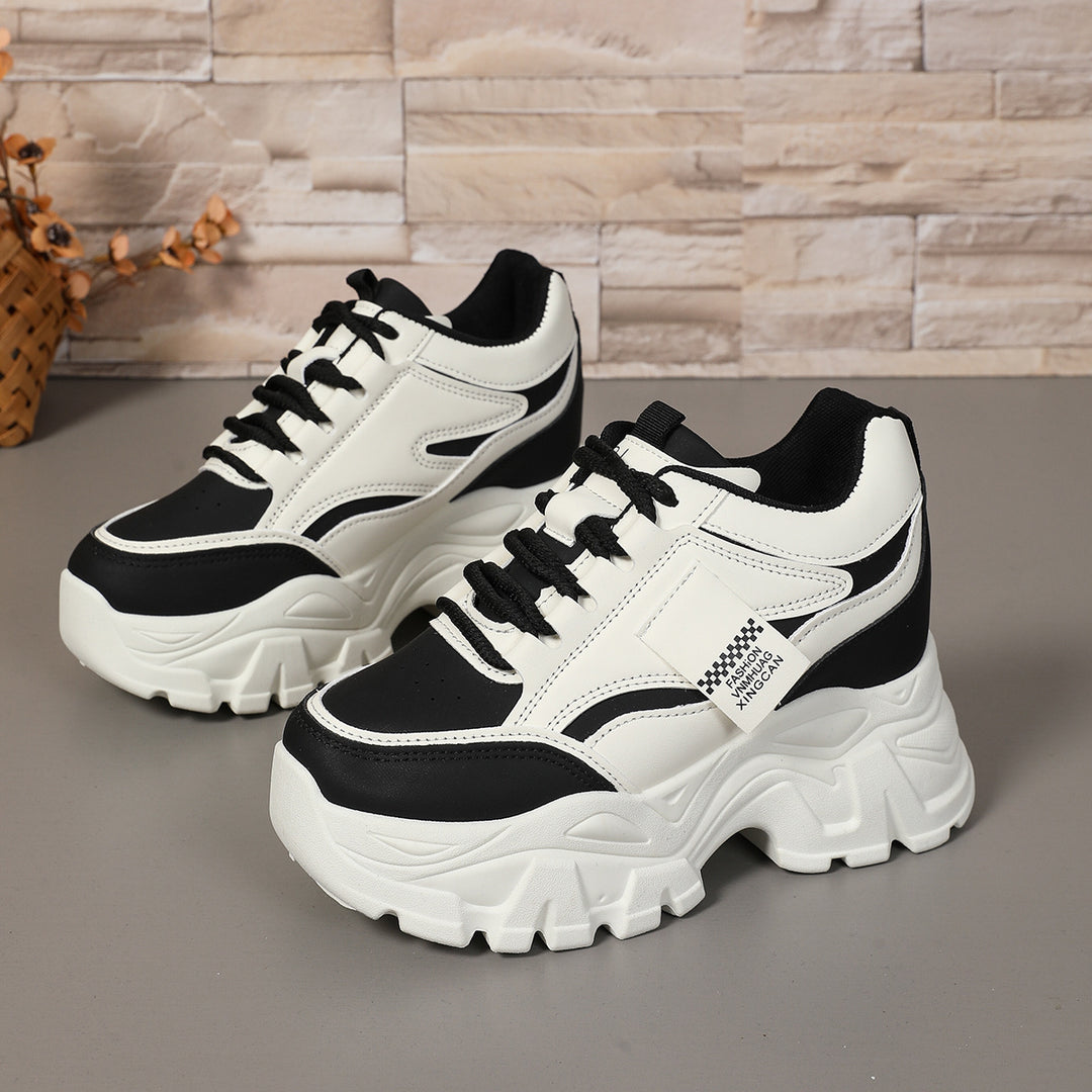 Dame Urbane Retro-Sneakers med markant profil og åndbar overflade Stilla