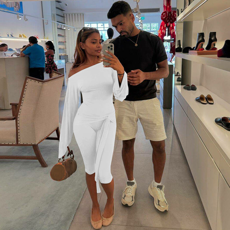 Dame Off-Shoulder Wrap Kjole med flydende ærmer og tætsiddende snit Stilla