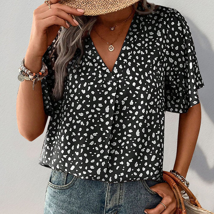 Dame V-hals T-shirt med leopardmønster og flydende snit Stilla