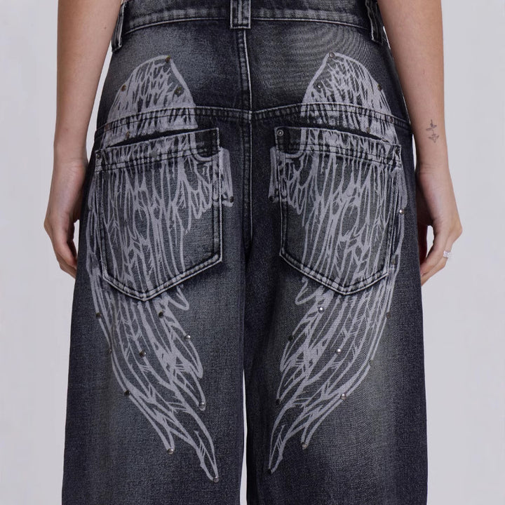 Dame Løst skårede jeans med iøjnefaldende englevinge-design og moderigtig brugt-look Stilla