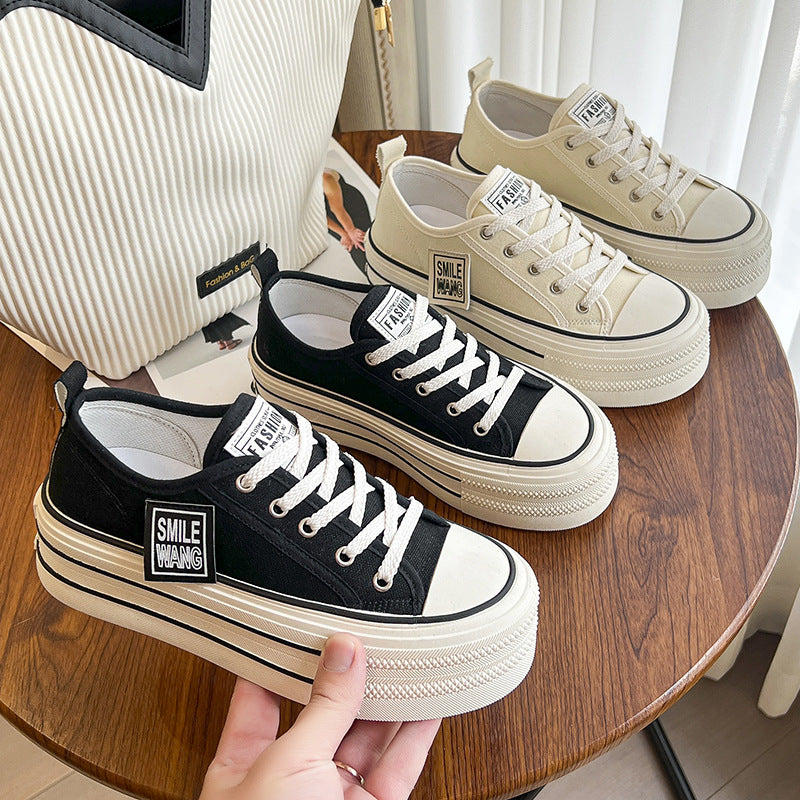 Dame Plateau-Sneakers med modisk snøring og robust sålprofil Stilla