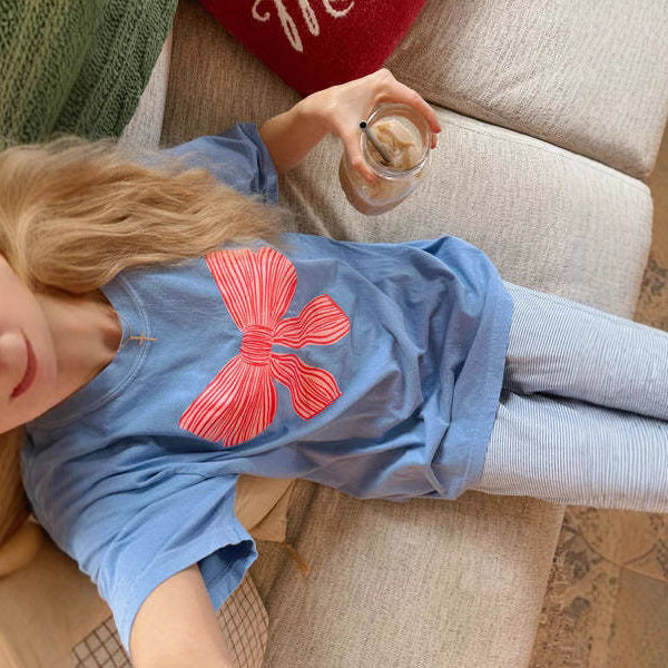 Dame afslappet T-shirt med legende sløjfedesign Skovae
