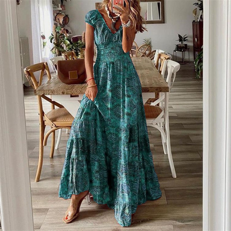 Dame maxikjole med dyb udskæring og elegante flæse detaljer Stilla