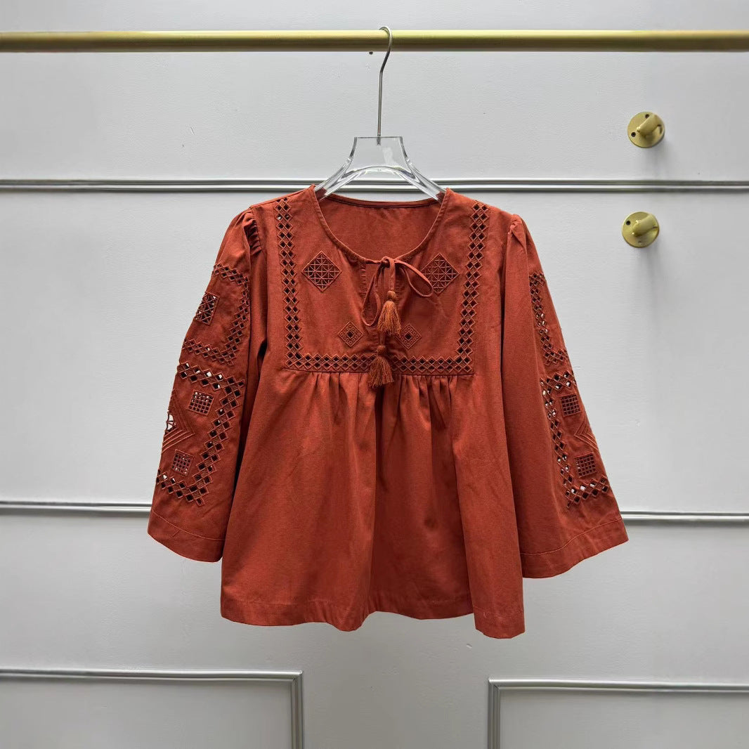 Damebluse med kunstneriske broderier og elegante kvaster Stilla