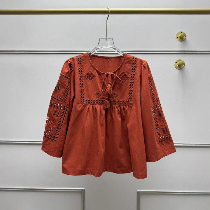 Damebluse med kunstneriske broderier og elegante kvaster Stilla
