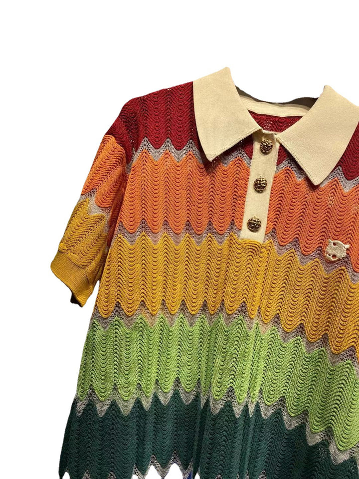 Dame poloshirt med iøjnefaldende bølgemønster og dekorative knapper Stilla