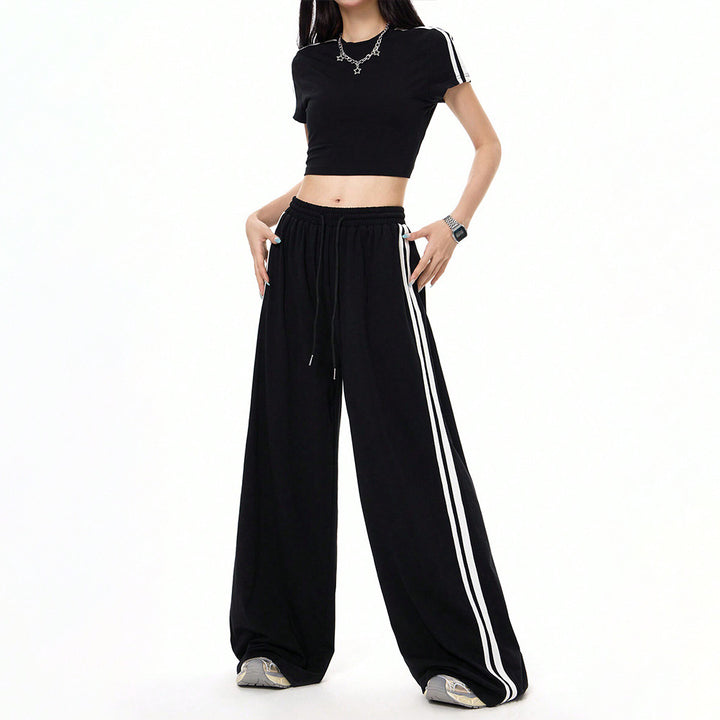 Kvindernes sporty sæt lavet af crop top og bredt skårne bukser med slidser detaljer Stilla