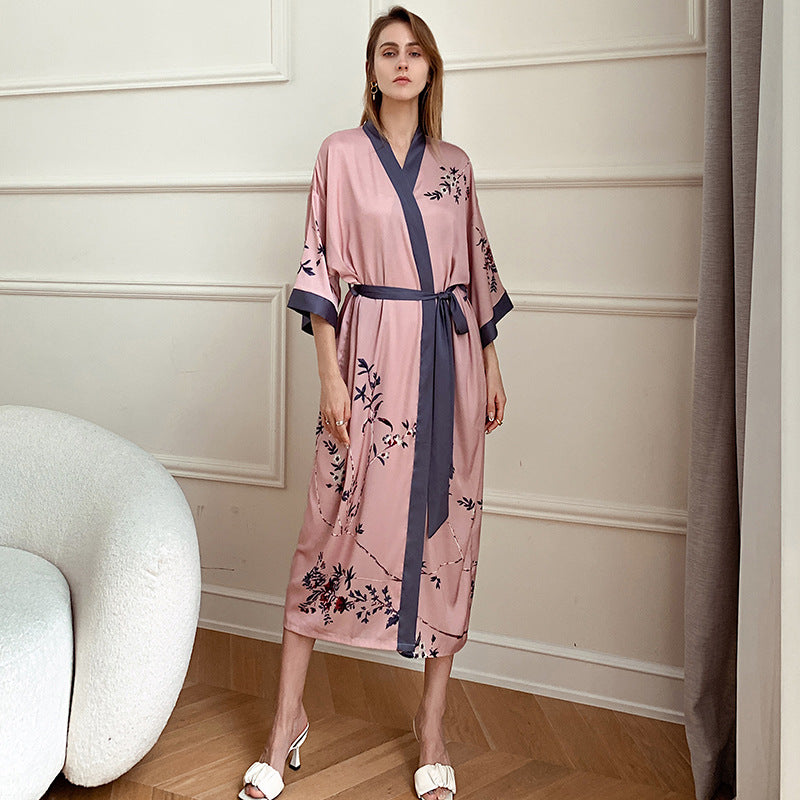 Dame Kimono-Robe med delikat blomsterdesign og flydende snit Stilla