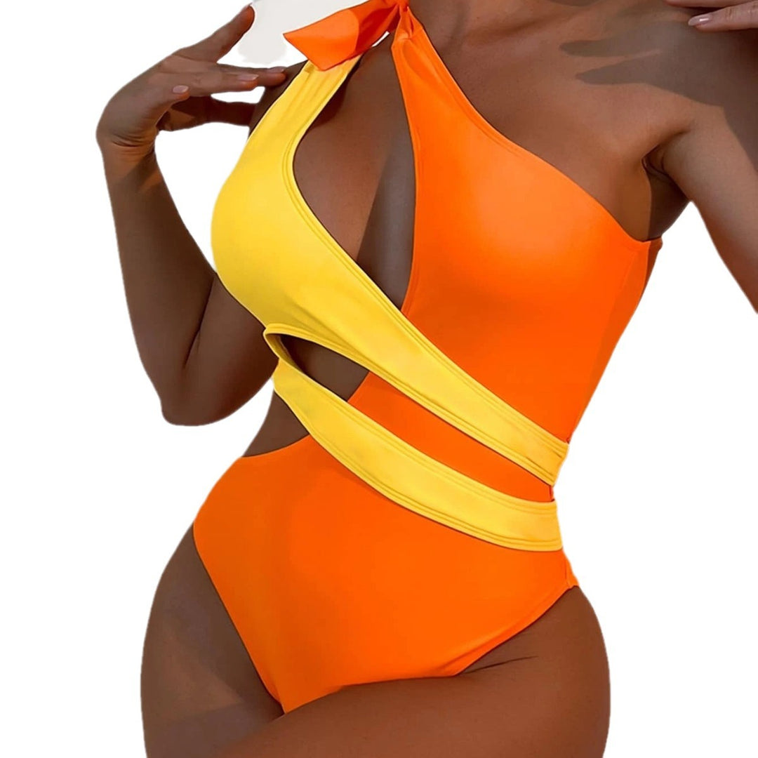 Dame Én-delt badedragt med raffinerede cut-out-detaljer Stilla