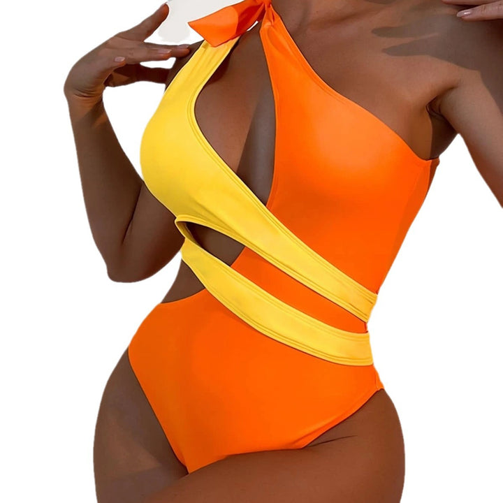 Dame Én-delt badedragt med raffinerede cut-out-detaljer Stilla