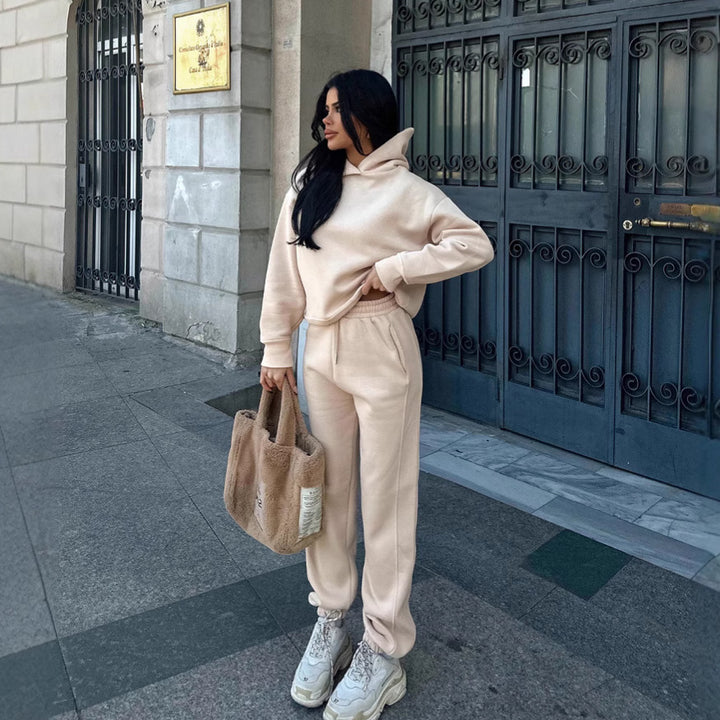 Kvinders sporty hoodie med elegant snit Skovae
