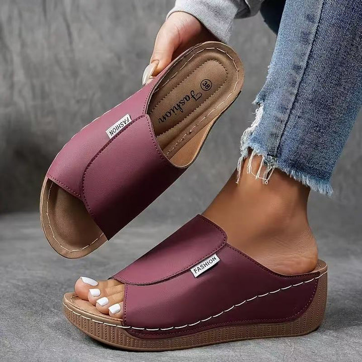Dame Wedge-sandaler med elegant snit og ergonomisk fodsenge-design Stilla
