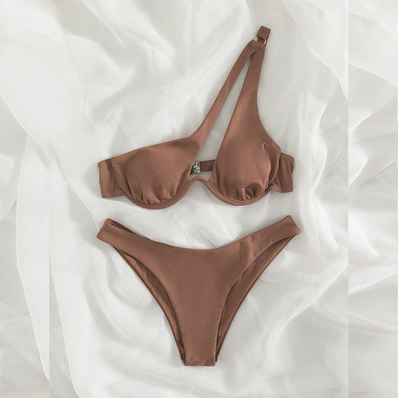 Dame triangel-bikini med asymmetrisk snit og elastiske stropper Skovae